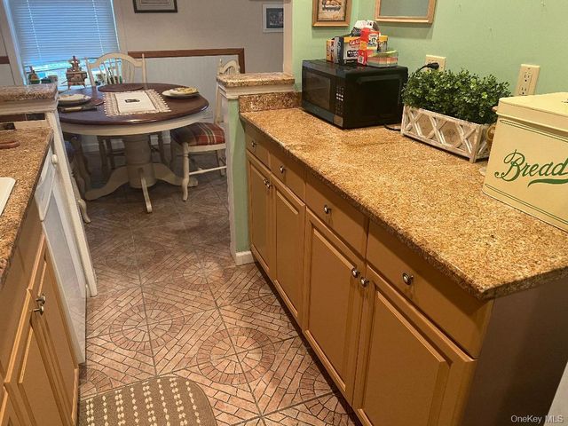 151-20 88 Street 6C, Howard Beach, NY 11414