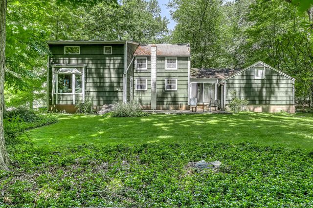 3 Woodland Place, Airmont, NY 10952