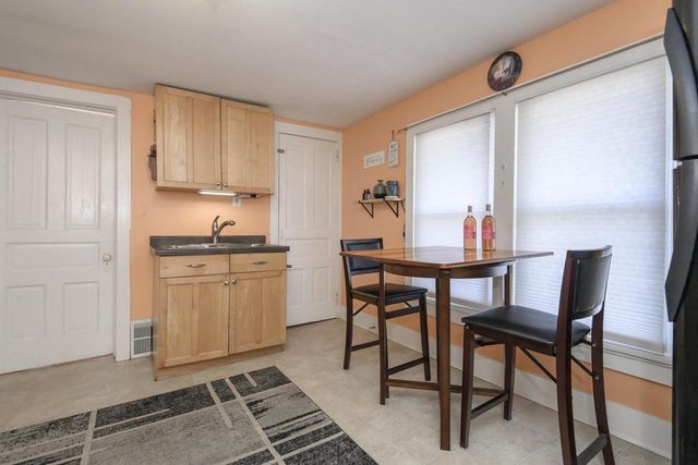 712 N Greenfield AVENUE, Waukesha, WI 53186