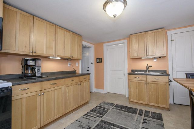 712 N Greenfield AVENUE, Waukesha, WI 53186