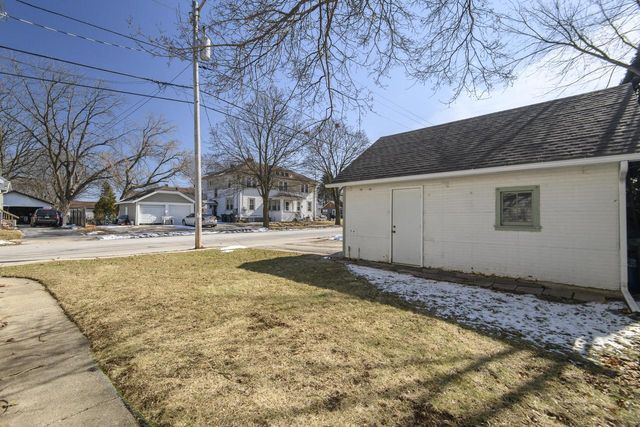712 N Greenfield AVENUE, Waukesha, WI 53186