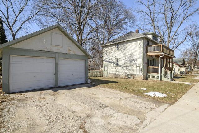 712 N Greenfield AVENUE, Waukesha, WI 53186
