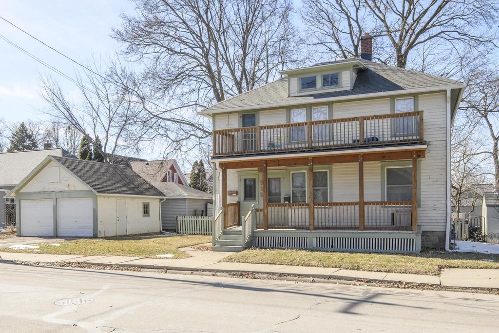712 N Greenfield AVENUE, Waukesha, WI 53186