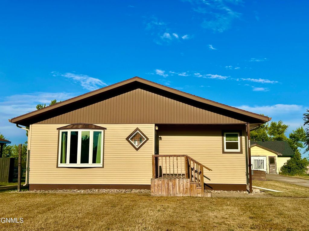 424 2nd Street E, Hunter, ND 58048 photo 1