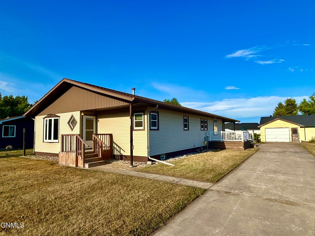 424 2nd Street E, Hunter, ND 58048 photo 2