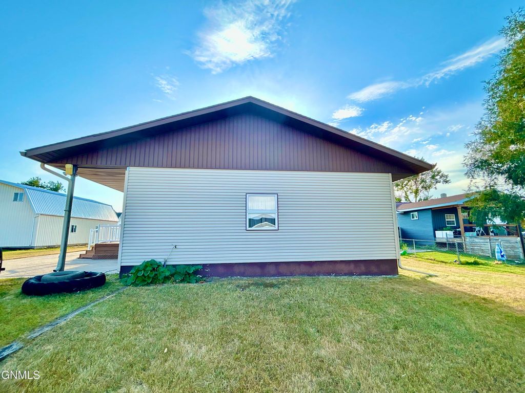 424 2nd Street E, Hunter, ND 58048 photo 4