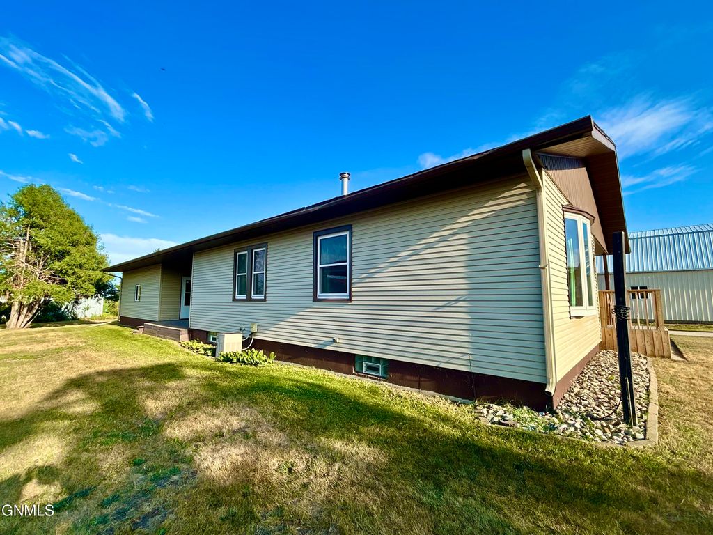 424 2nd Street E, Hunter, ND 58048 photo 5