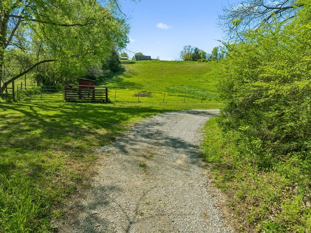 4341 Marlowe Rd, Williamsport, TN 38487