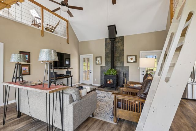 4341 Marlowe Rd, Williamsport, TN 38487