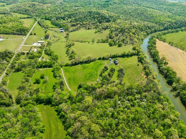 4341 Marlowe Rd, Williamsport, TN 38487