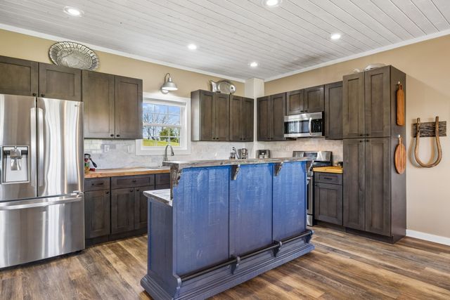 4341 Marlowe Rd, Williamsport, TN 38487