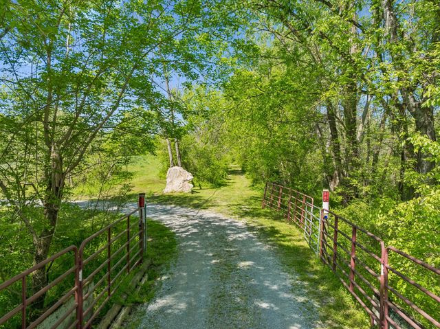 4341 Marlowe Rd, Williamsport, TN 38487