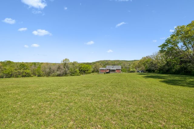4341 Marlowe Rd, Williamsport, TN 38487