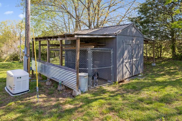 4341 Marlowe Rd, Williamsport, TN 38487