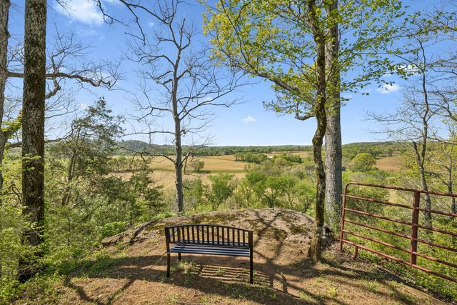 4341 Marlowe Rd, Williamsport, TN 38487