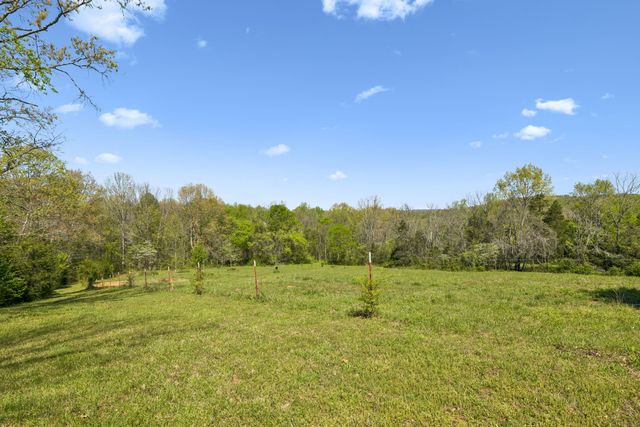 4341 Marlowe Rd, Williamsport, TN 38487