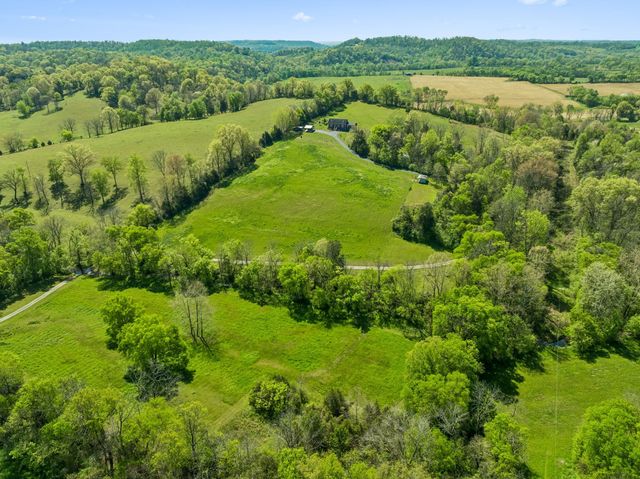 4341 Marlowe Rd, Williamsport, TN 38487