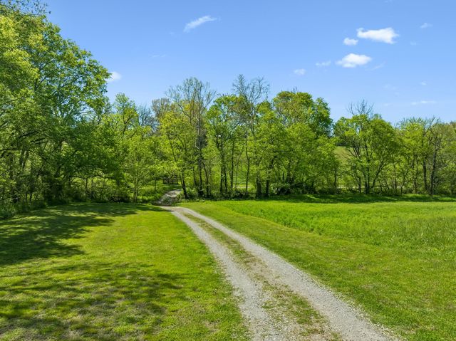 4341 Marlowe Rd, Williamsport, TN 38487