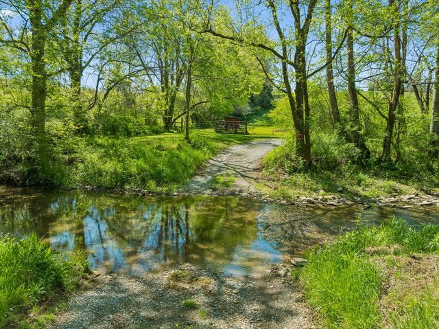4341 Marlowe Rd, Williamsport, TN 38487