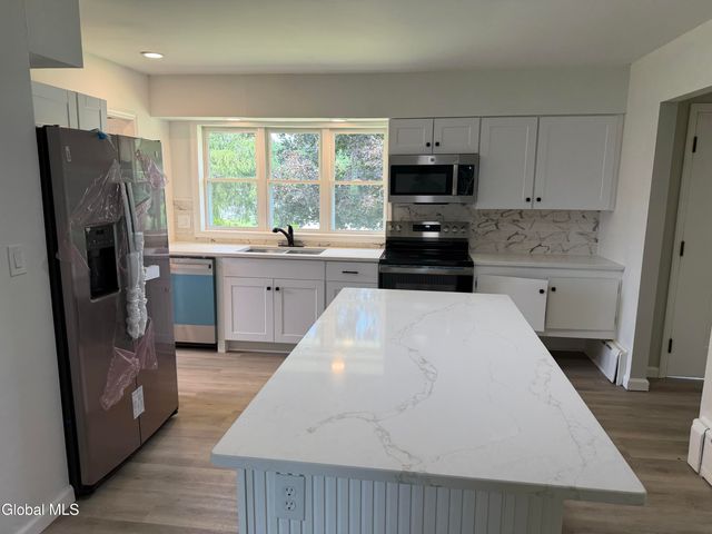 1100 Hudson Avenue, Stillwater, NY 12170