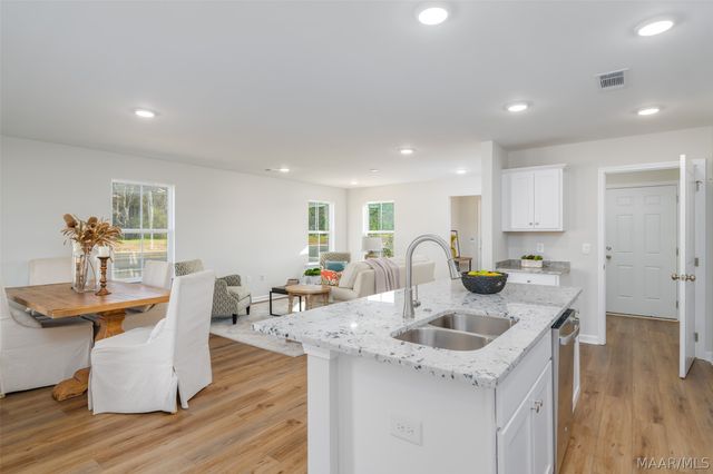 18 Coolidge Drive, Wetumpka, AL 36092