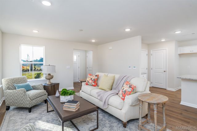 18 Coolidge Drive, Wetumpka, AL 36092