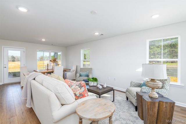 18 Coolidge Drive, Wetumpka, AL 36092