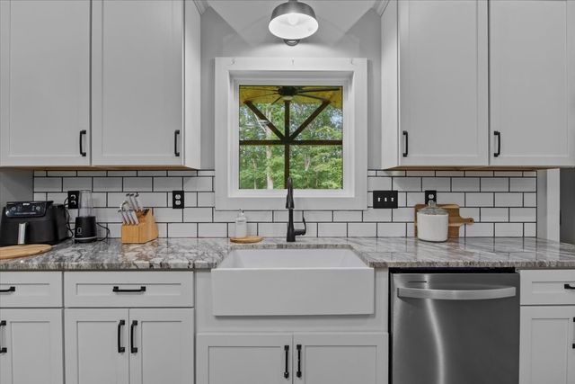 260 Perkins Ln, Waverly, TN 37185