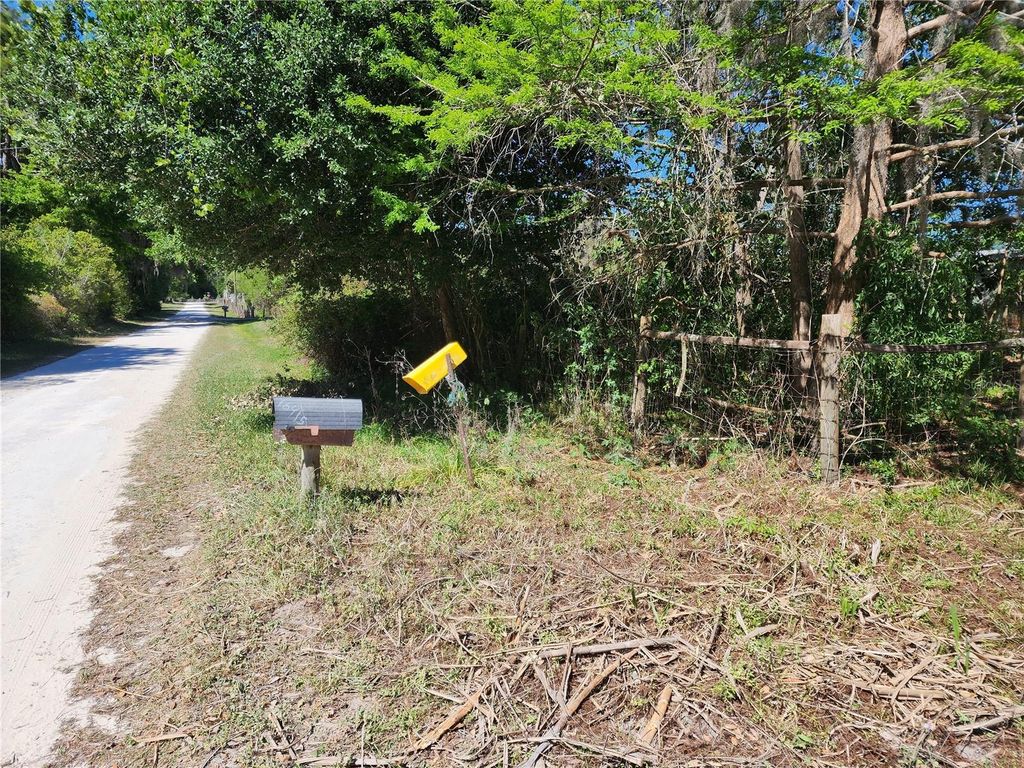 Image 3 of property listing at 16415 SE 210TH TERRACE, Hawthorne, FL 32640