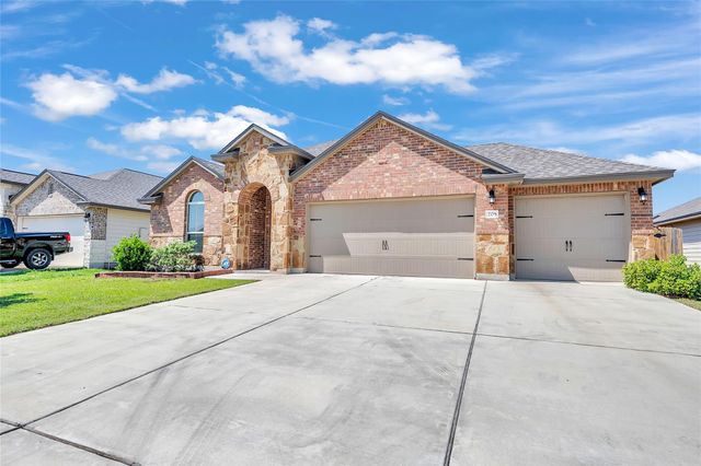 208 Nathaniel DR, Taylor, TX 76574