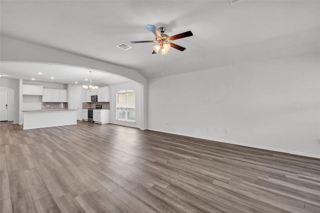 208 Nathaniel DR, Taylor, TX 76574