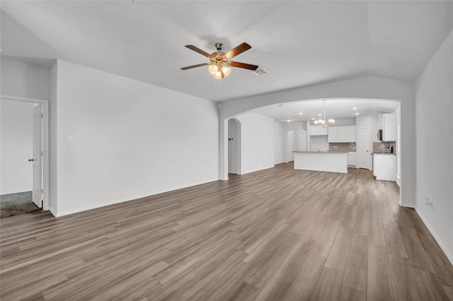 208 Nathaniel DR, Taylor, TX 76574