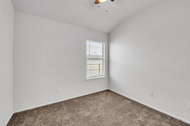 208 Nathaniel DR, Taylor, TX 76574
