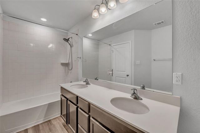 208 Nathaniel DR, Taylor, TX 76574