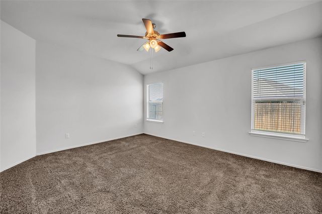 208 Nathaniel DR, Taylor, TX 76574