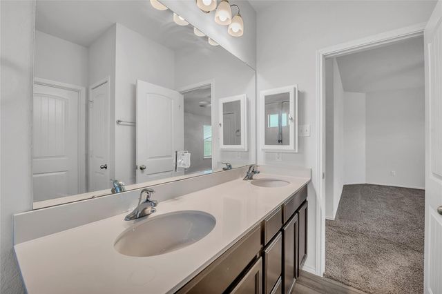 208 Nathaniel DR, Taylor, TX 76574
