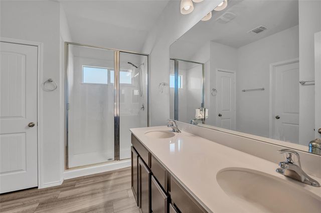 208 Nathaniel DR, Taylor, TX 76574