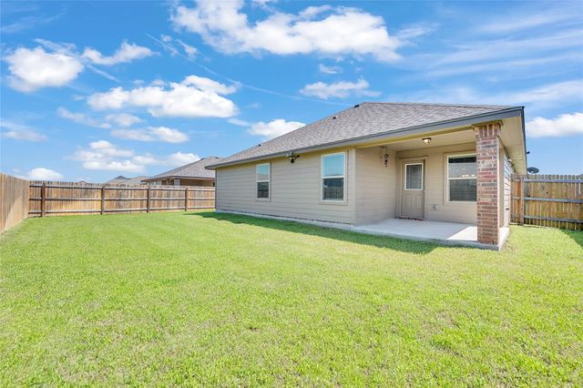 208 Nathaniel DR, Taylor, TX 76574