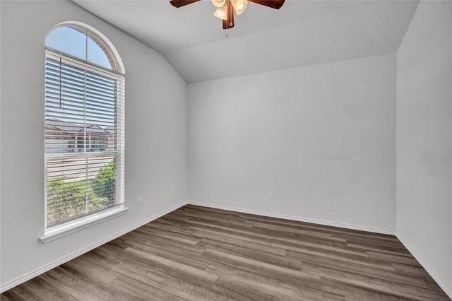 208 Nathaniel DR, Taylor, TX 76574