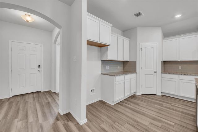 208 Nathaniel DR, Taylor, TX 76574