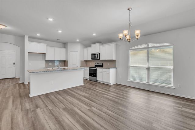 208 Nathaniel DR, Taylor, TX 76574