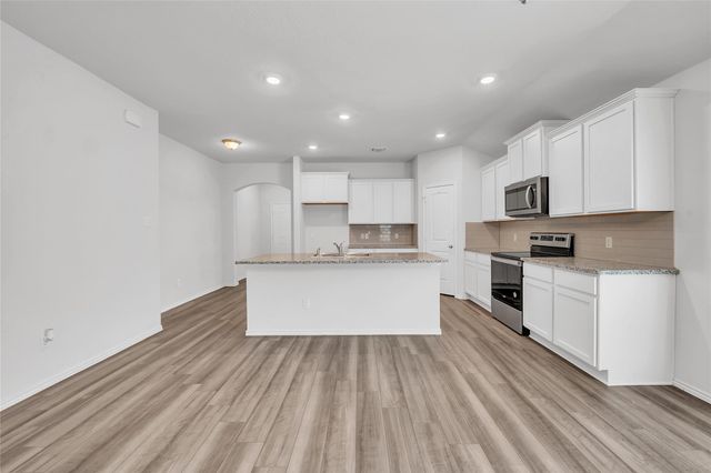 208 Nathaniel DR, Taylor, TX 76574