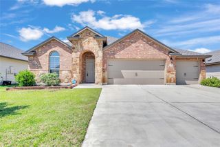 208 Nathaniel DR, Taylor, TX 76574