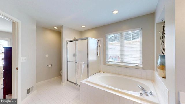 47421 RIVER CREST ST, Sterling, VA 20165