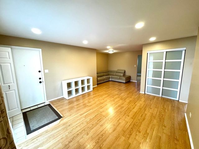 2215 Nichols Road C, Arlington Heights, IL 60004