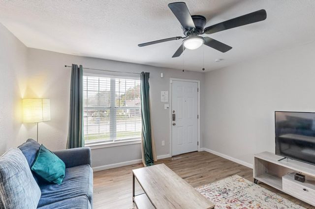 1532 Whitaker Avenue, Dallas, TX 75216