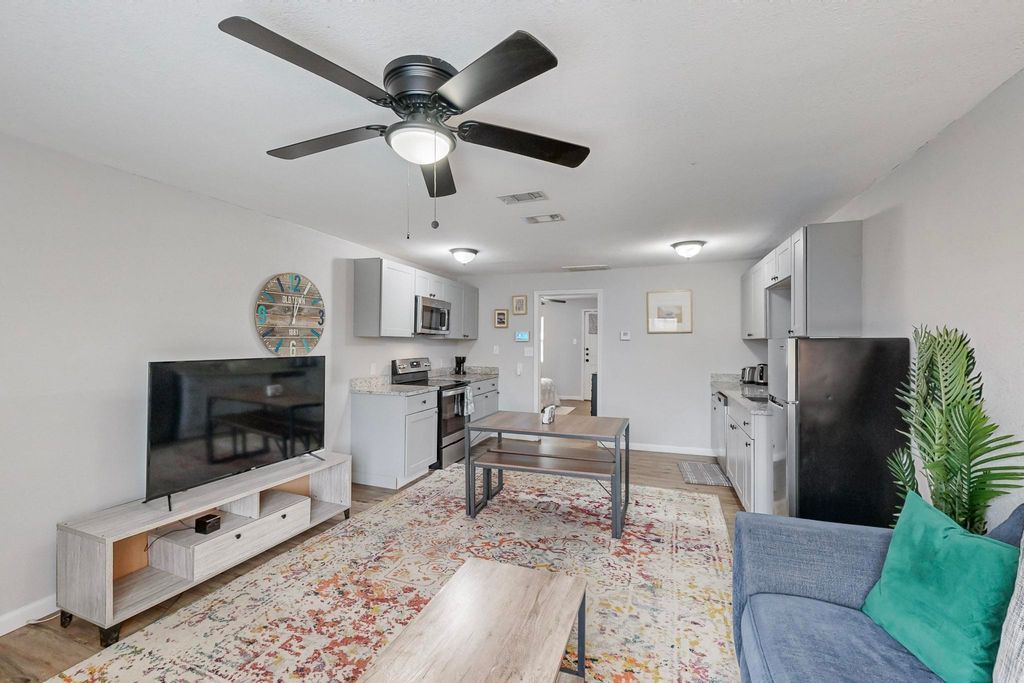 1532 Whitaker Avenue, Dallas, TX 75216