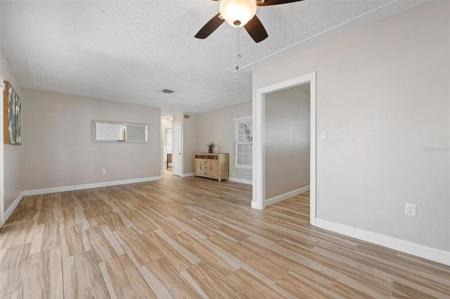 4213 DES PLAINES DRIVE, Sarasota, FL 34233