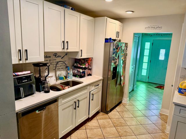 16062 Woodlawn East Avenue, South Holland, IL 60473