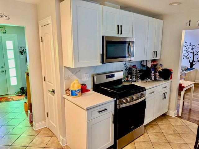 16062 Woodlawn East Avenue, South Holland, IL 60473